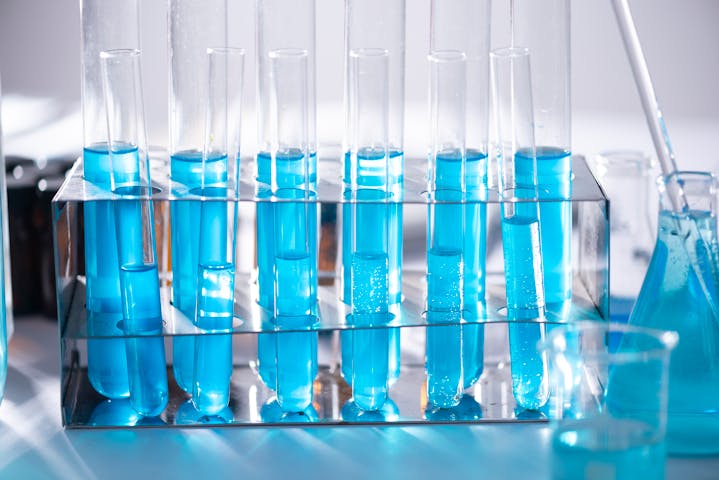 Chemical industries — Hazard-aware inventory and batch genealogy.