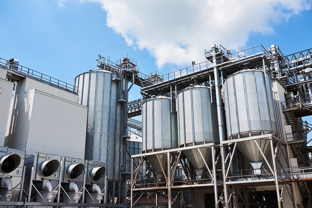 Feed production — Formulation, bags, and distributor pricing.
